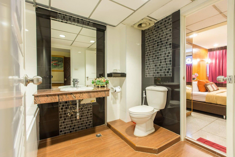 Bathroom 4, Wongcharearn Mansion, Bang Kapi