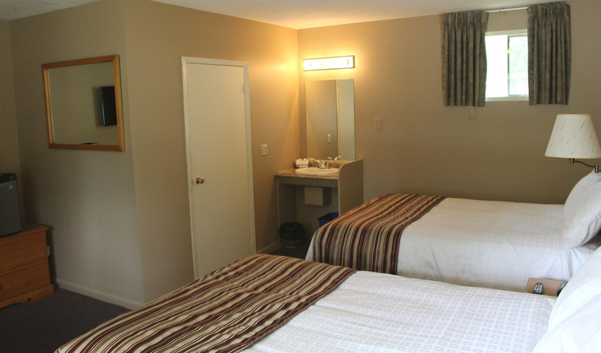 Bedroom 4, Colonial Resort Spa, Leeds and Grenville