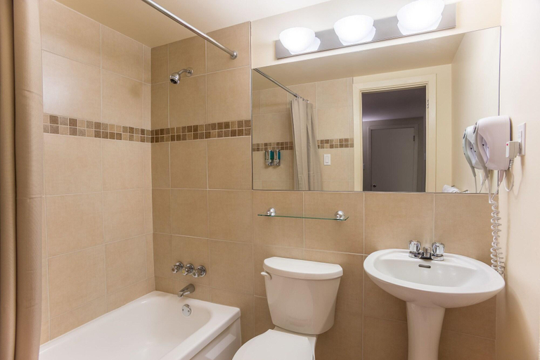 Bathroom 3, Motel et Appartements du Fleuve, Champlain