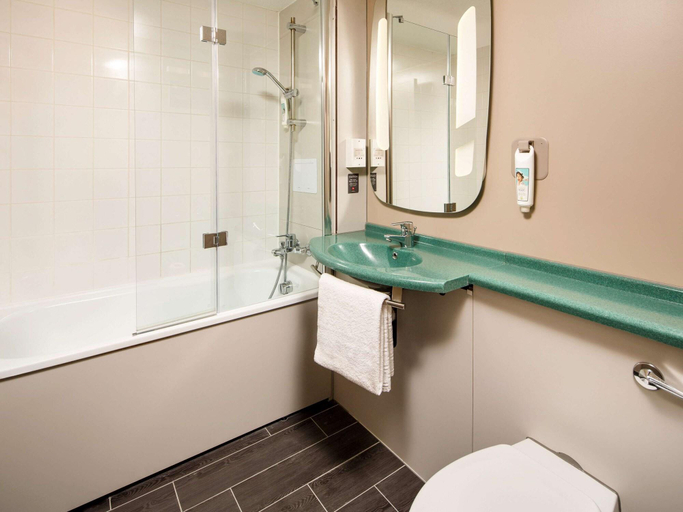 Bathroom 4, ibis Coventry South, Coventry