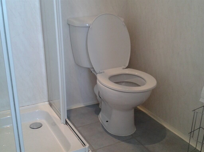 Bathroom 4, Gilesgatemoor Hotel, Durham