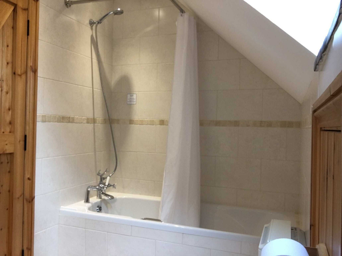 Bathroom 3, Holsworthy Holiday Cottages, Devon