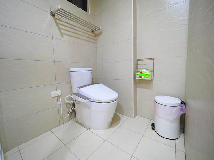 Bathroom 5, Through AB, Taipei City