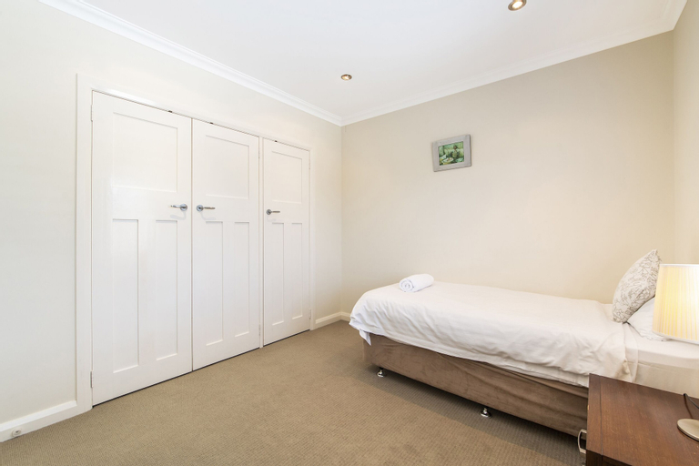 Inner Western Suburbs Retreat, Nedlands
