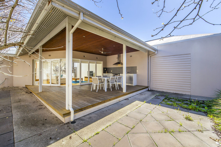 Inner Western Suburbs Retreat, Nedlands