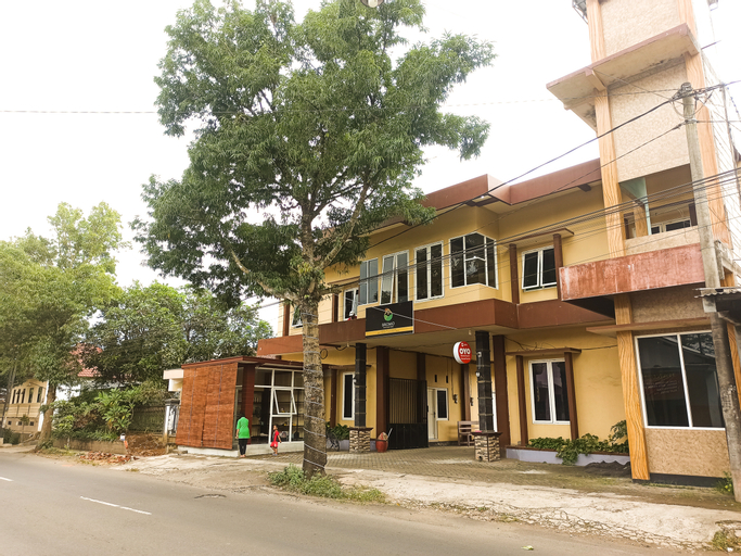 OYO 3298 Bromo Guest House Family, Malang