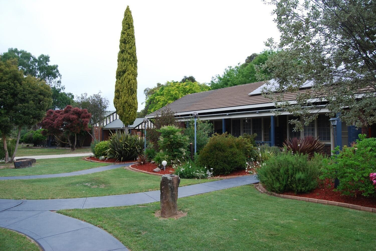 Exterior & Views 2, Greenvale Holiday Units, Mansfield