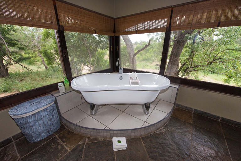 Bathroom 5, Kambaku River Sands, Ehlanzeni