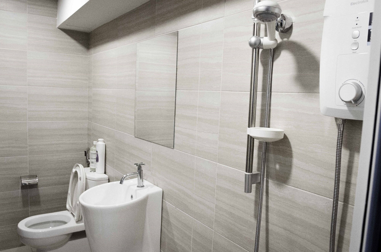 Bathroom 3, 3 Towers, Kuala Lumpur