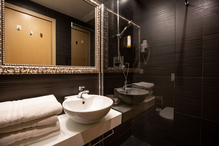 Bathroom 4, c-hotels Aiglon, Rimini