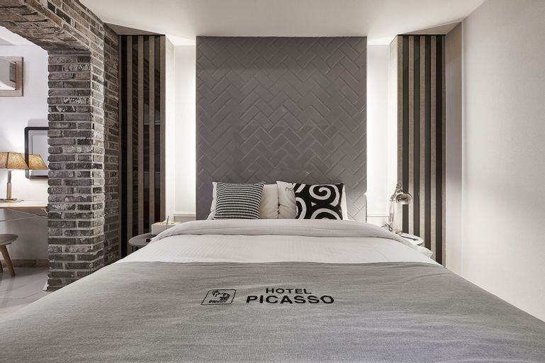 Picasso Hotel, Donghae