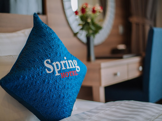 Spring Hotel Hanoi, Cầu Giấy