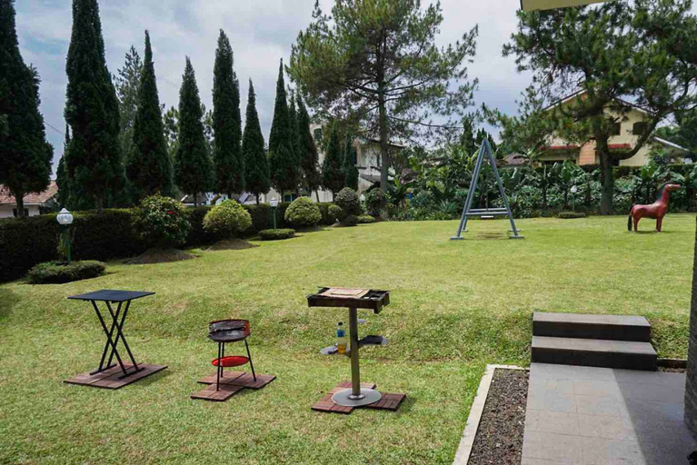 Exterior & Views 4, Villa Lotus G5 Cipanas 4BR-14 Persons, Bogor