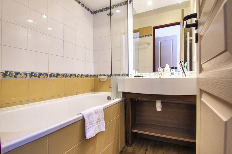 Bathroom 4, Pierre & Vacances Residence La Marelle et le Rami, Savoie
