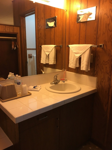 Bathroom, DJ Main Street View Inn & Suites, Prowers