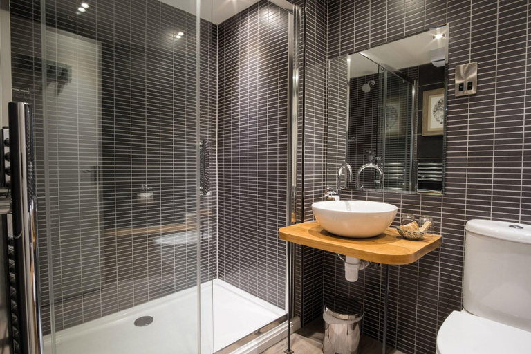 Bathroom 4, The Royal Oak at Keswick, Cumbria