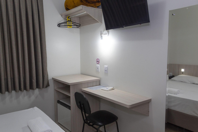 Bedroom 4, Hotel Vitória, Itajaí