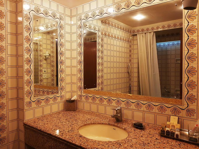 Bathroom 5, Taj Banjara, Hyderabad