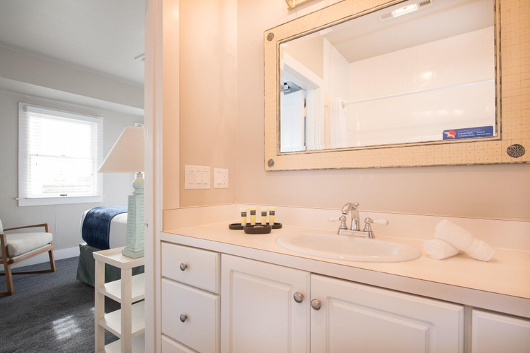 Bathroom 4, Kelley House , Dukes