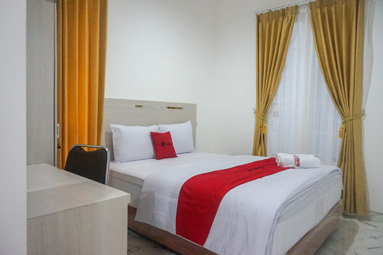 Bedroom 2, RedDoorz near Araya Family Club House, Malang