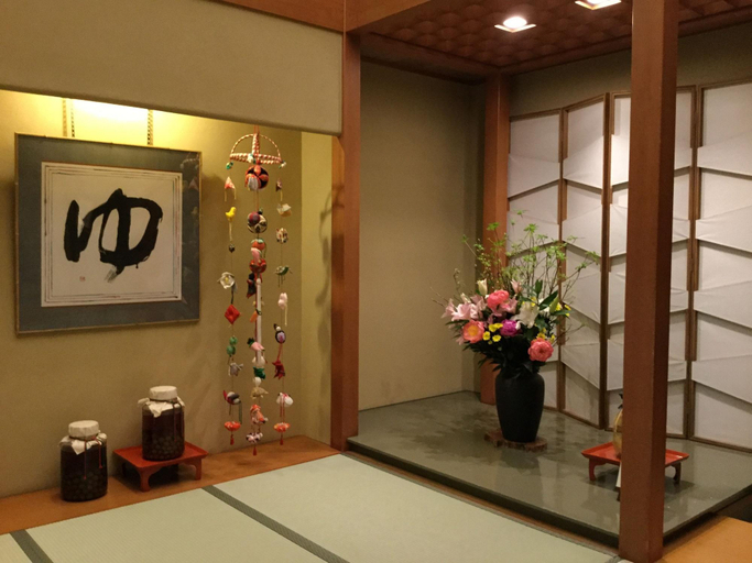 Public Area 2, Seizan Yamato, Itō