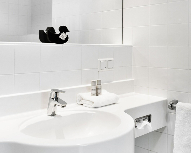 Bathroom 4, Augartenhotel art & design, Graz