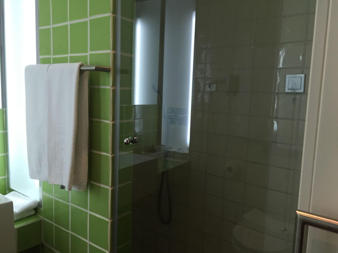Bathroom 4, Casa do Médico de S. Rafael, Sines