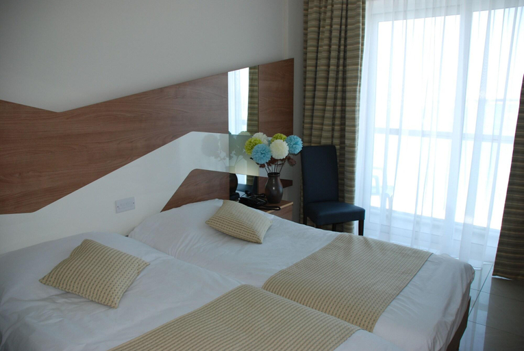 Bedroom 3, Water's Edge