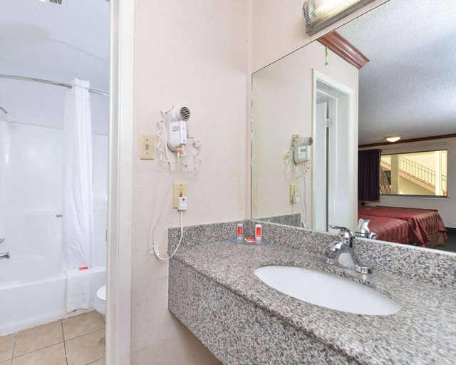 Bathroom, Econo Lodge Inn Killeen, Bell