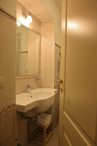Bathroom 4, Al Duomo inn B&B, Catania