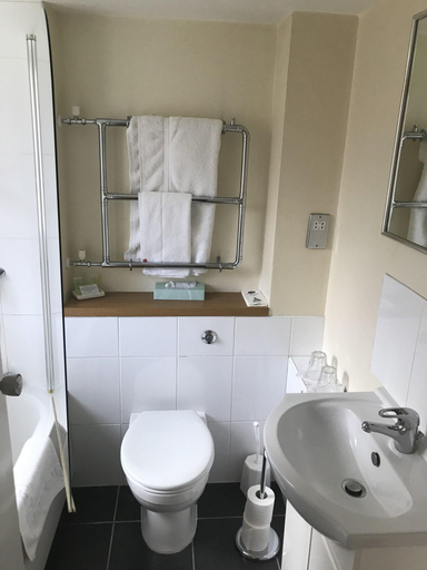 Bathroom 4, OYO The Rivenhall Hotel in Witham, Chelmsford, Essex