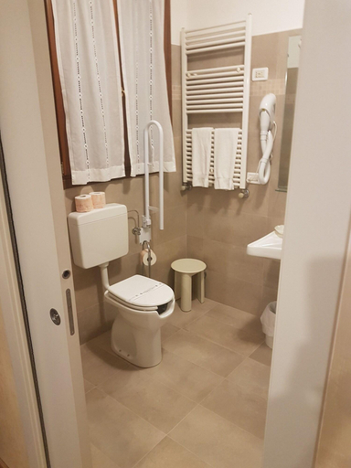 Bathroom 4, Riviera, Venezia
