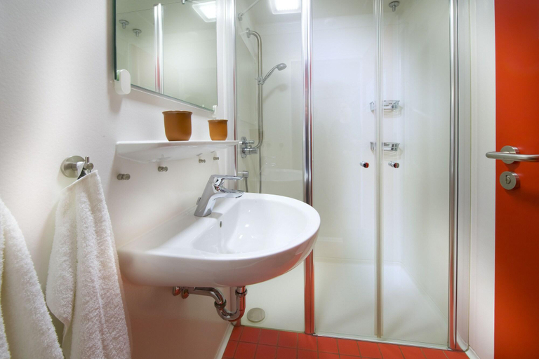 Bathroom 5, JUFA Hotel Kronach – Festung Rosenberg, Kronach