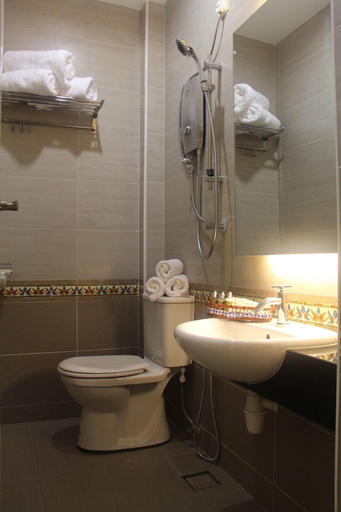 Bathroom 4, Fomecs Boutique Hotel by ZUZU, Malacca City