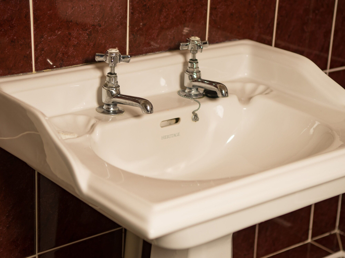 Bathroom 3, The Fox & Hounds Inn, Dorset