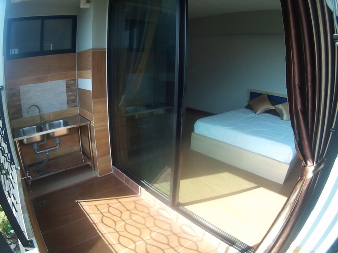 Exterior & Views 15