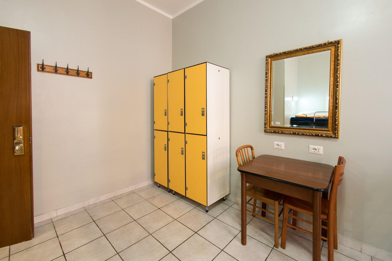 Bathroom 4, Alessandro Downtown Hostel, Rome