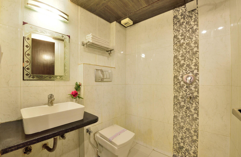 Bathroom 4, Hotel Aman International, Delhi