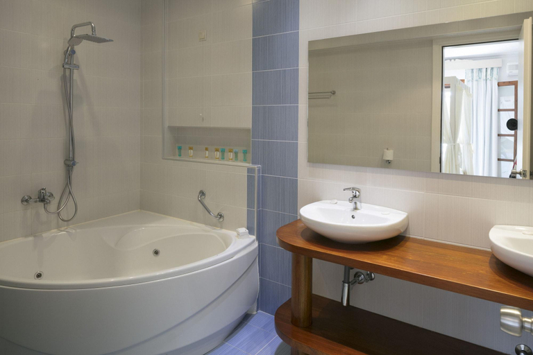 Bathroom 5, Magic Hotel, Thessaly