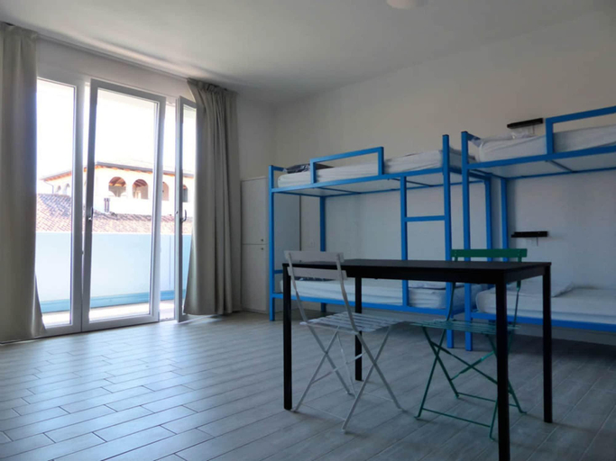 Bedroom 4, Meet Garda Lake Hostel, Verona