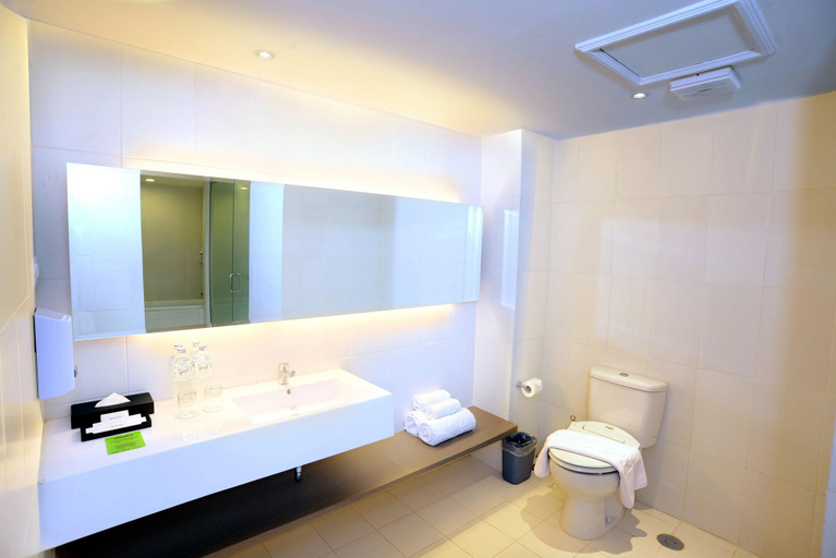 Bathroom 4, Grand Zuri Lahat, Lahat