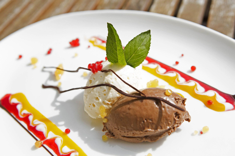Food & Drinks 19