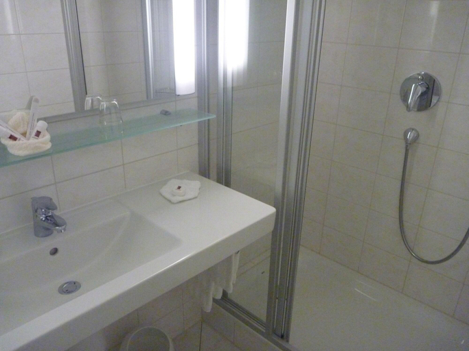 Bathroom 4, Oberkirch Weinstuben, Freiburg im Breisgau