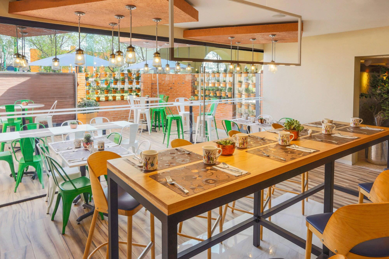Food & Drinks 5, Courtyard Toluca Airport, Otzolotepec