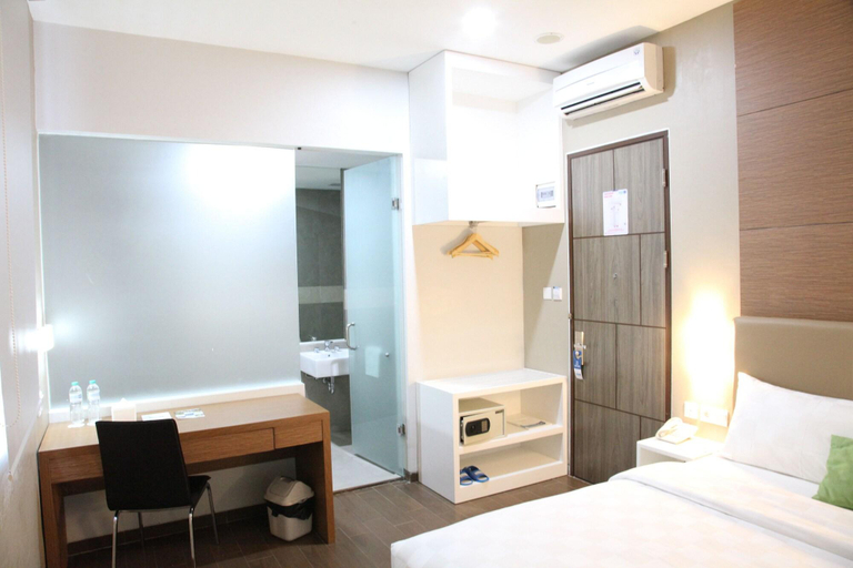 Bathroom, Hotel 88 Tendean, South Jakarta
