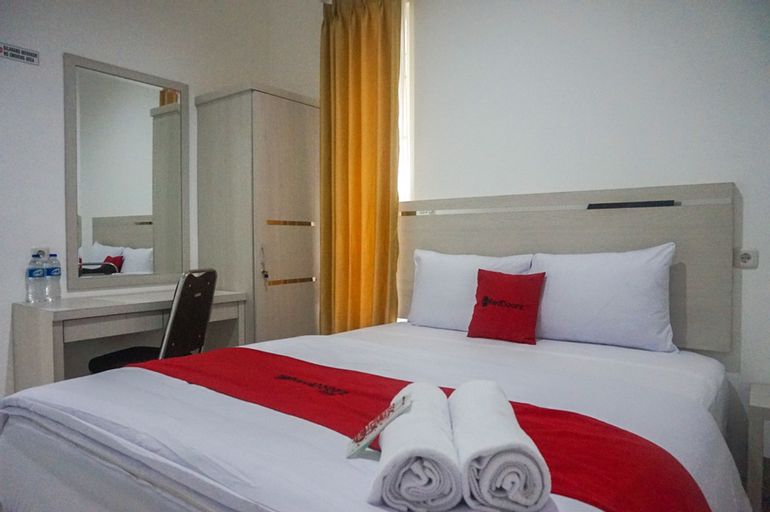 Bedroom 4, RedDoorz near Araya Family Club House, Malang