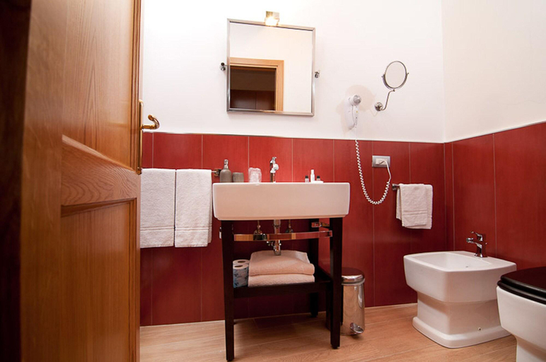 Bathroom 4, St Peter Six Guest House, Rome