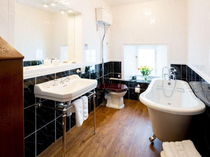 Bathroom 4, Heads Nook Hall, Cumbria
