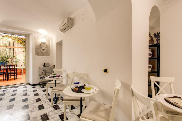 Public Area 2, Nakissa Inn, Rome