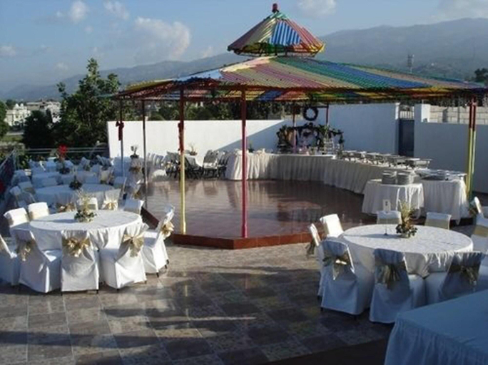 Food & Drinks, Pavillon des Receptions & Hotel, Port-au-Prince